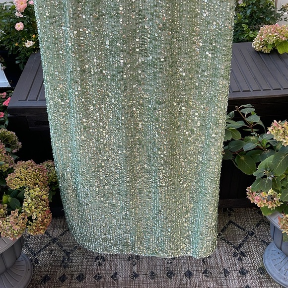 Mac Duggal - Mint Green Sequined Sleeveless Embellished Neckline Gown Size 14 - Picture 7 of 17